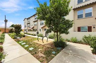 22318 Lily Ct, Torrance, CA 90502 - Photo 2