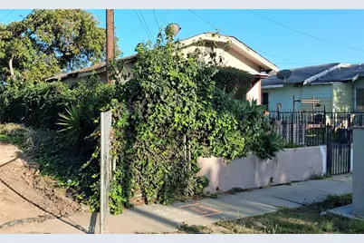 11714 S San Pedro, Los Angeles, CA 90061 - Photo 2