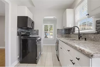 428 W 98th, Los Angeles, CA 90003 - Photo 8