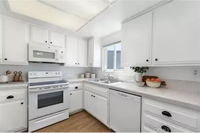 732 Hermosa Avenue, Hermosa Beach, CA 90254 - Photo 16