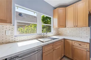 2041 W 29th Pl, Los Angeles, CA 90018 - Photo 18