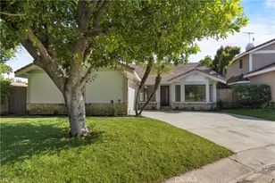 5922 Julian Ln, Tarzana, CA 91356 - Photo 2
