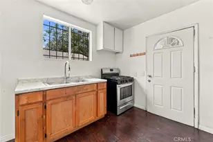 215 E 76th Pl, Los Angeles, CA 90003 - Photo 12