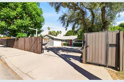 22817 Burbank Boulevard, Woodland Hills, CA 91367 - Photo 4