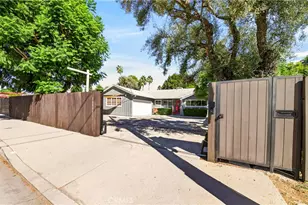 22817 Burbank Blvd, Woodland Hills, CA 91367 - Photo 4