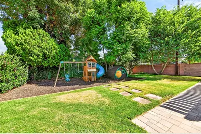 22817 Burbank Boulevard, Woodland Hills, CA 91367 - Photo 36