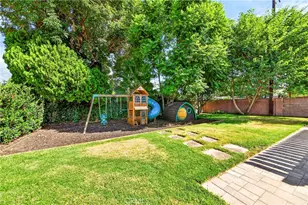 22817 Burbank Blvd, Woodland Hills, CA 91367 - Photo 36