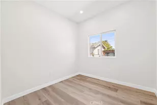 259 W 42nd St, Los Angeles, CA 90037 - Photo 18