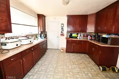 715 W 56th Street, Los Angeles, CA 90037 - Photo 6