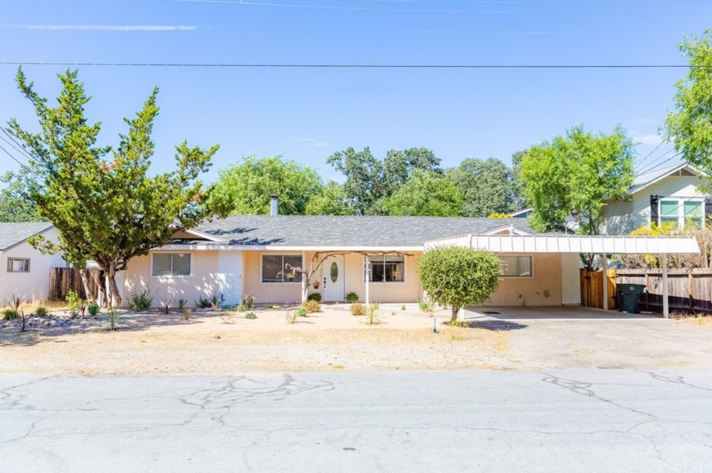 240 7th St, Templeton, CA 93465