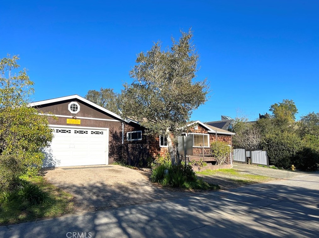 2718 Newton Dr, Cambria, CA 93428-4208