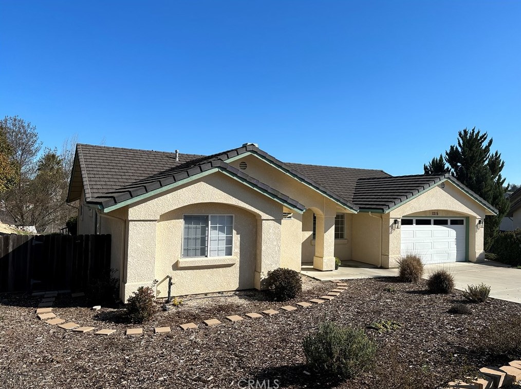 1215 Mariah Ln, Lake Nacimiento, CA 93446