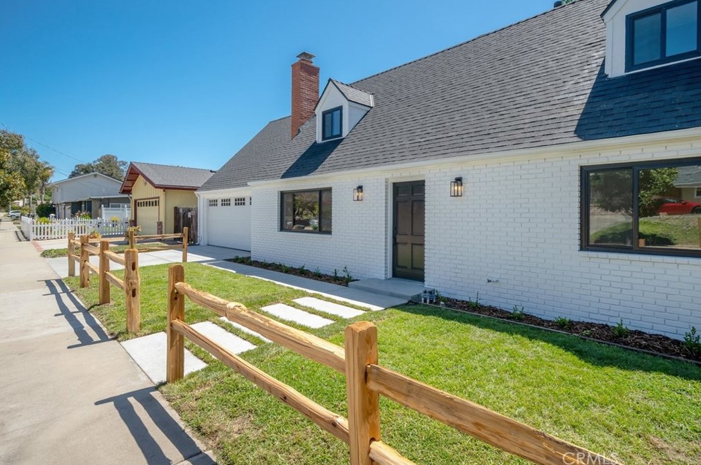451 Woodland Dr, Pismo Beach, CA 93420