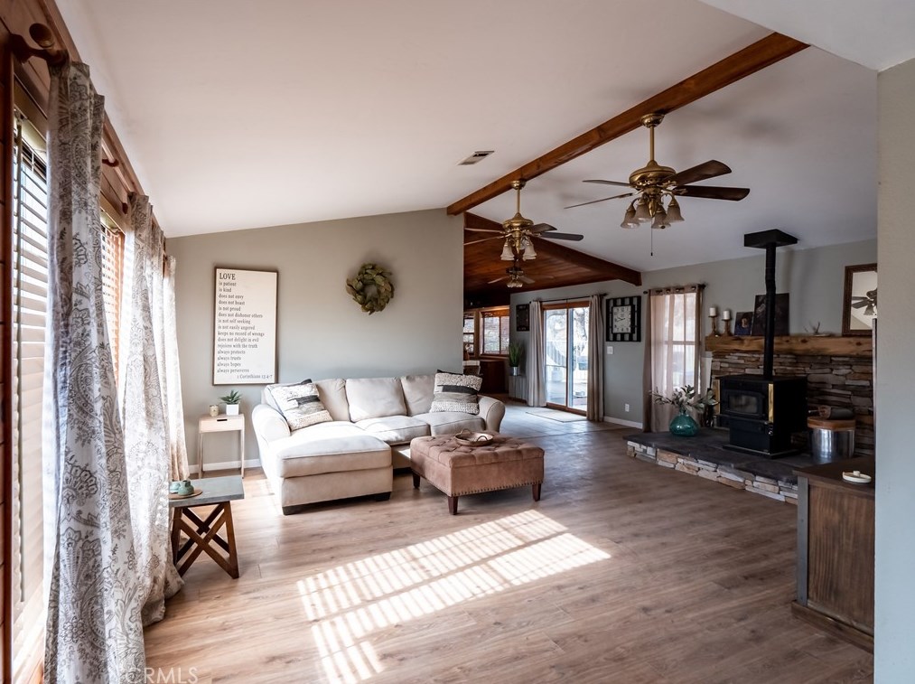 21301 Stage Dr, Tehachapi, CA 93561-6930