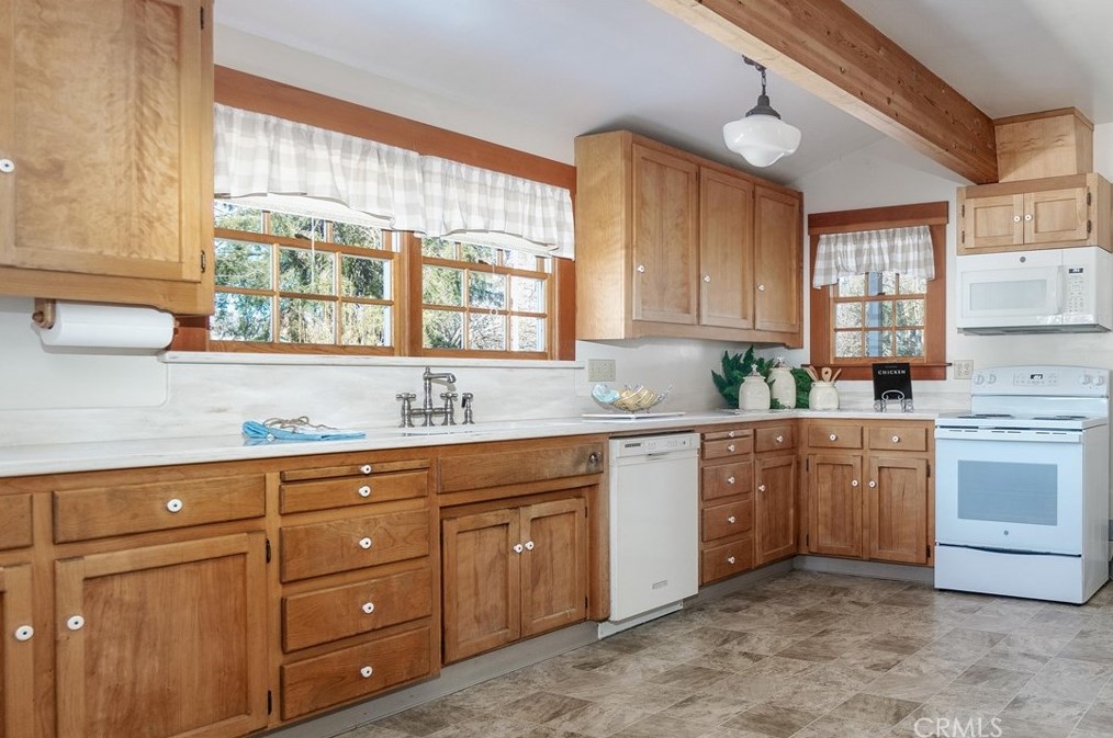 16850 Walnut Ave, Atascadero CA  93422-6622 exterior