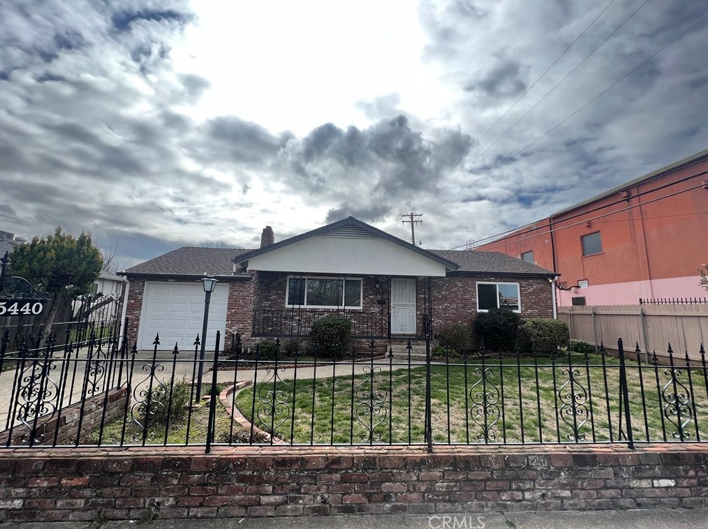 5440 Jansen Dr, Sacramento, CA 95824-1722