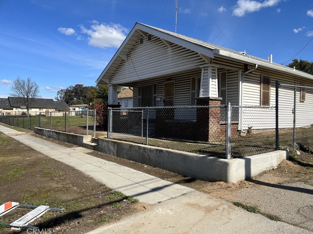 1128 Kern St, Fresno, CA 93706