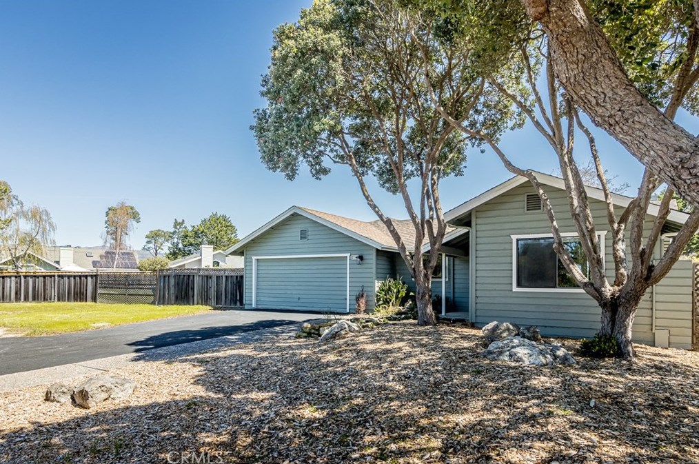 2742 Smith Ct, Cambria, CA 93428-4311