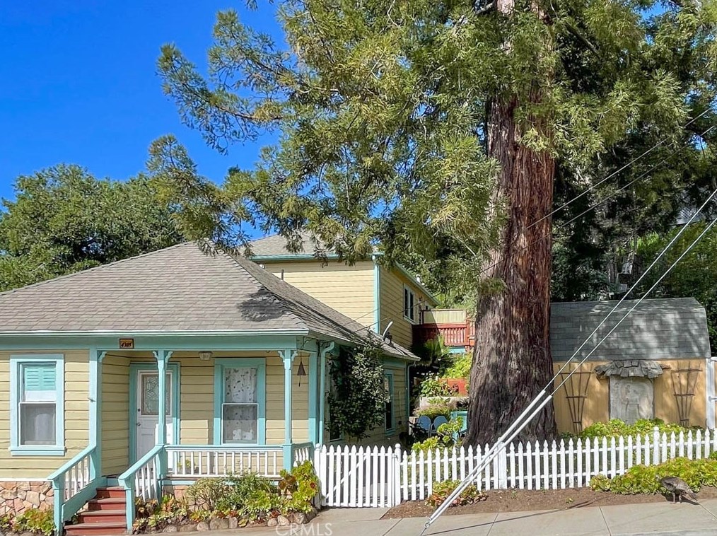 4305 Bridge St, Cambria, CA 93428-2103