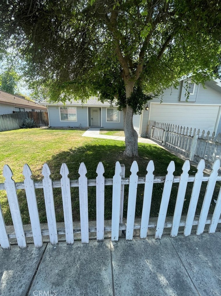 6565 Tracy Ave, Fresno, CA 93722-2903