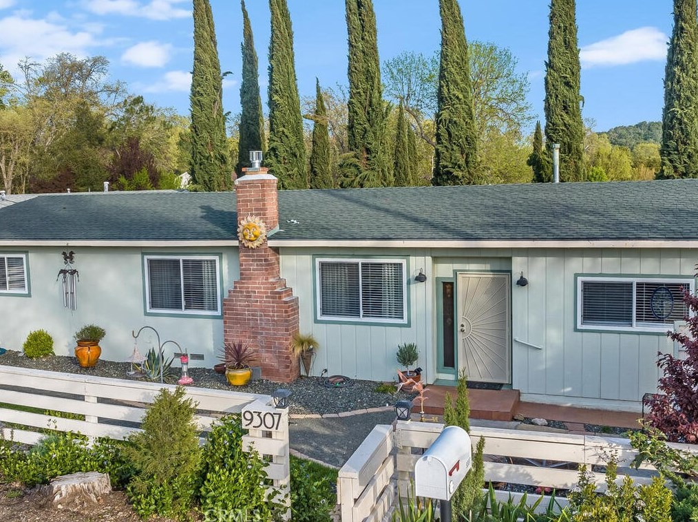 9307 Santa Lucia Rd, Atascadero CA  93422-2351 exterior