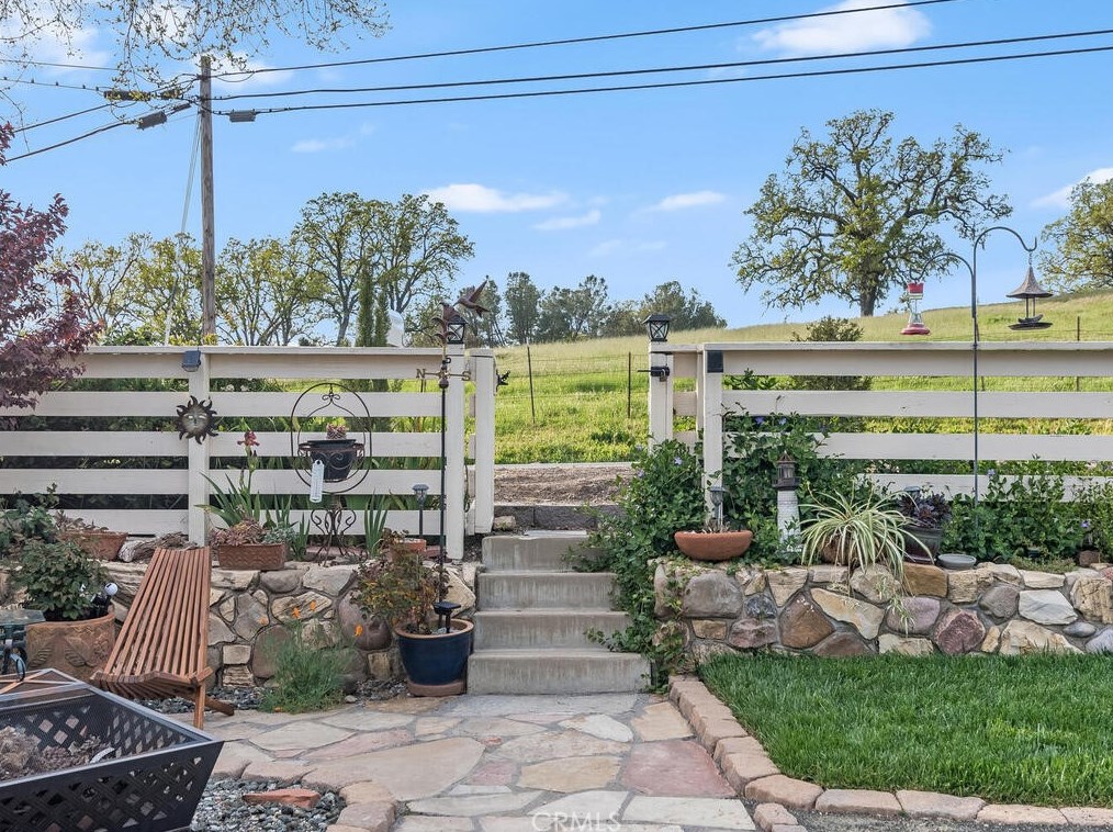 9307 Santa Lucia Rd, Atascadero CA  93422-2351 exterior