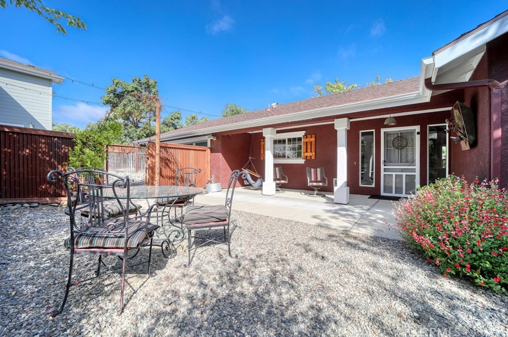 312 Old County Rd, Templeton, CA 93465-9589