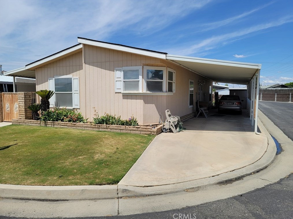 400 E Roberts Ln #69, Bakersfield, CA 93308