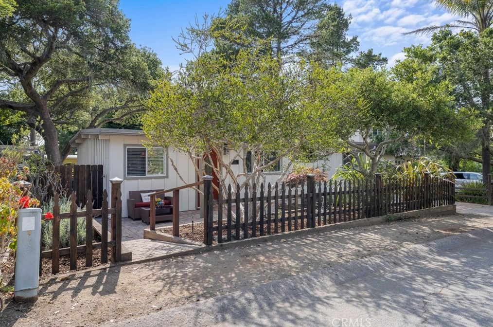2571 Wilcombe Dr, Cambria, CA 93428-4929