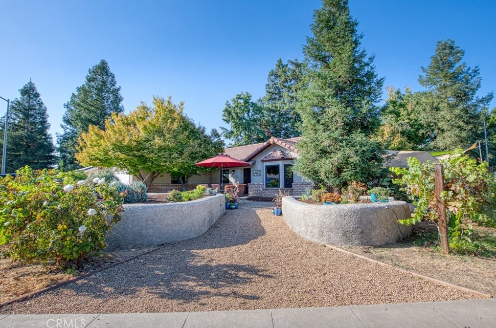 605 W Polson Ave, Clovis, CA 93612