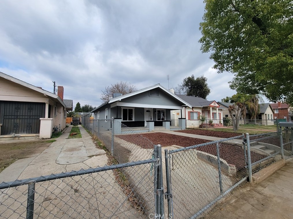 3141 E Grant Ave, Fresno, CA 93702