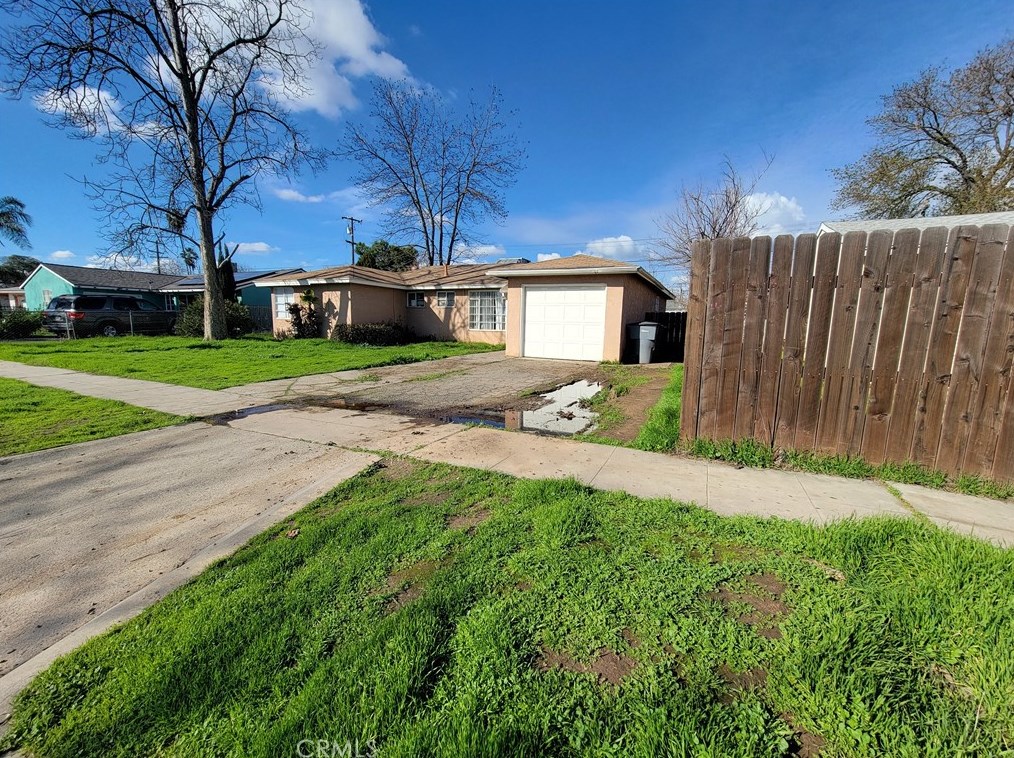 2445 E Northdale Ave, Fresno, CA 93726