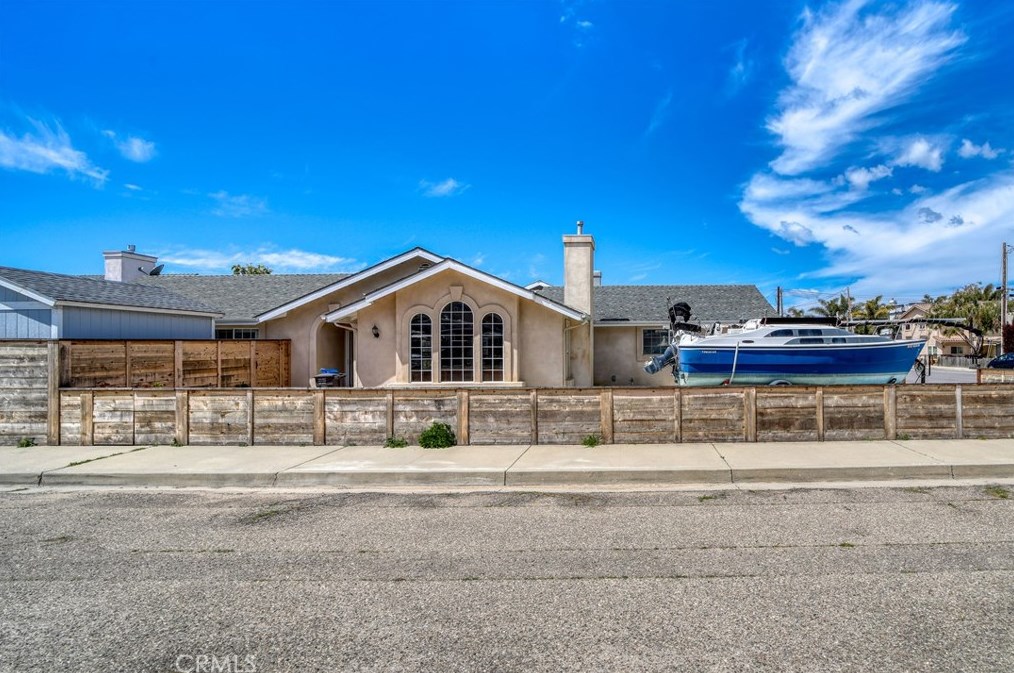 884 Seabright Ave, Pismo Beach, CA 93433-2411
