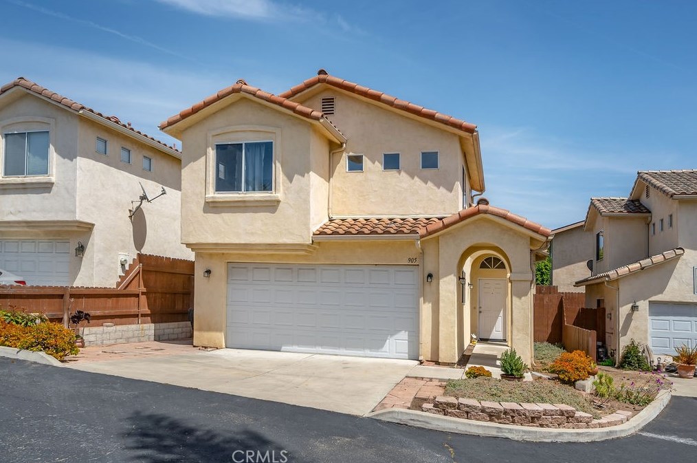 905 9th St, Pismo Beach, CA 93433-2776