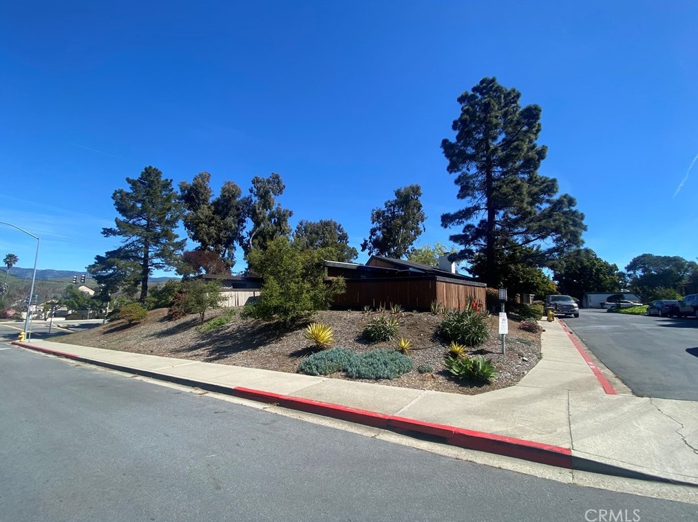 1423 Descanso St, San Luis Obispo, CA 93405-6116
