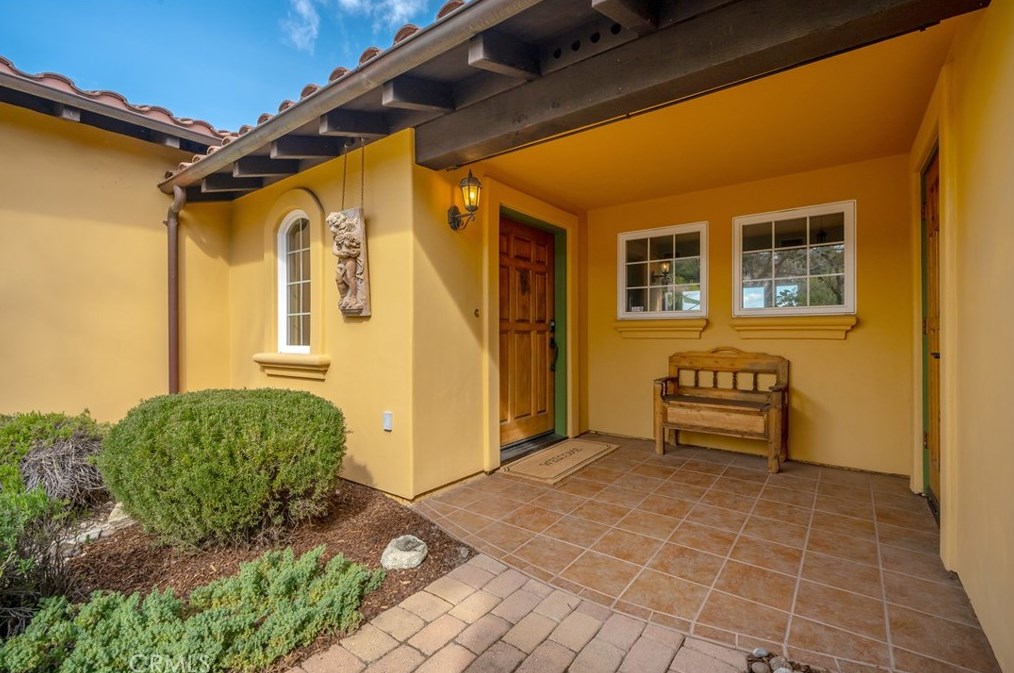 337 Hilltop Dr, Lake Nacimiento, CA 93446
