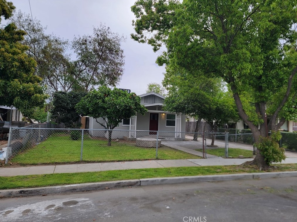 814 N Safford Ave, Fresno, CA 93728