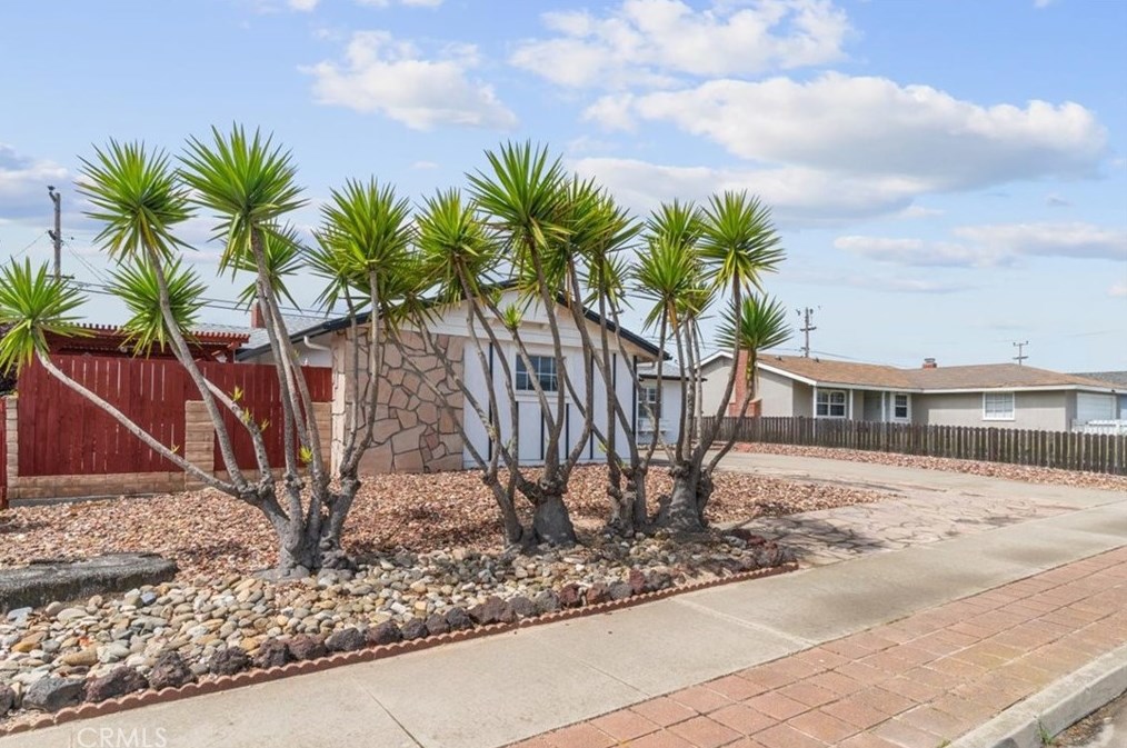 4012 Constellation Rd, Lompoc, CA 93436-1413