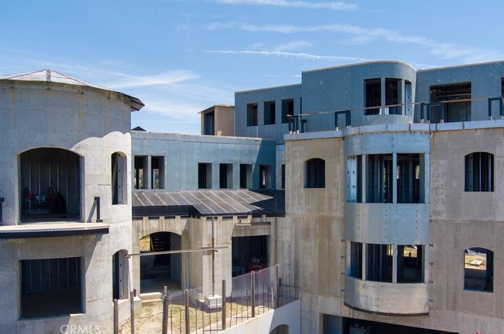 690 Hillside Ln, Pismo Beach, CA 93420-5004
