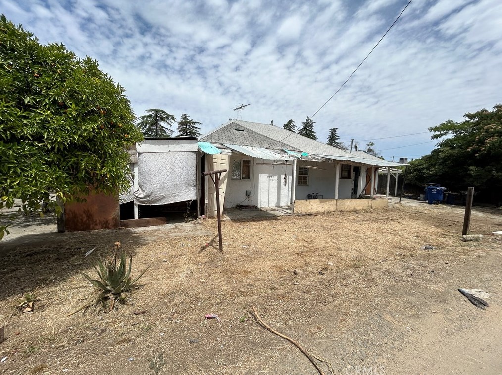 230 12th St, Sharon, CA 93610-2601