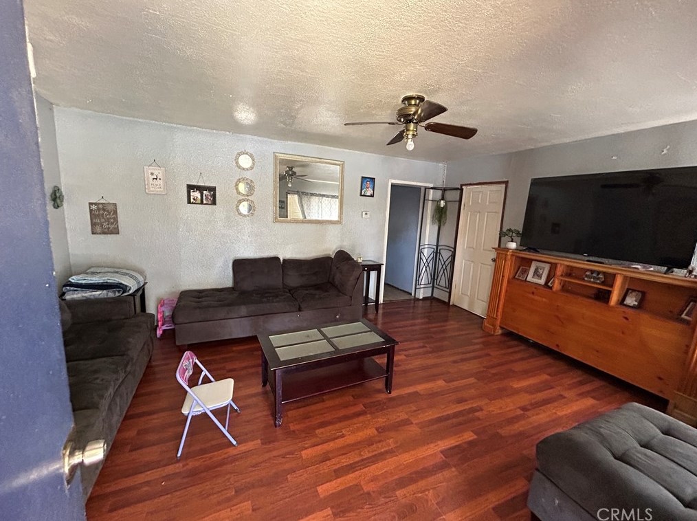 1001 E Lincoln Ave, Madera, CA 93638