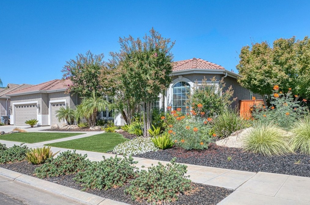 2989 Powers Ave, Clovis, CA 93619-7404
