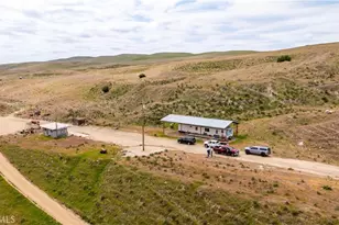 8050 Bitterwater Rd, Shandon, CA 93461 - Photo 14