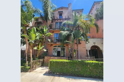 10862 Bloomfield Street #303, Toluca Lake, CA 91602 - Photo 2