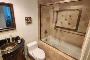 10862 Bloomfield St, Toluca Lake, CA 91602 - Photo 16