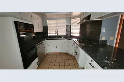 5312 Deville Court, Bakersfield, CA 93308 - Photo 8