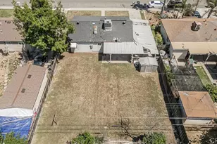 2053 Mayfair Dr, Fresno, CA 93703 - Photo 36