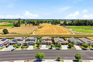 470 Daphne, Lemoore, CA 93245 - Photo 32