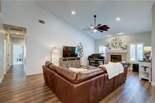 1812 E Oakmont, Fresno, CA 93730 - Photo 4