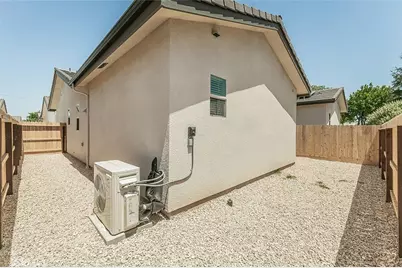 2365 N Arthur Avenue, Fresno, CA 93705 - Photo 42